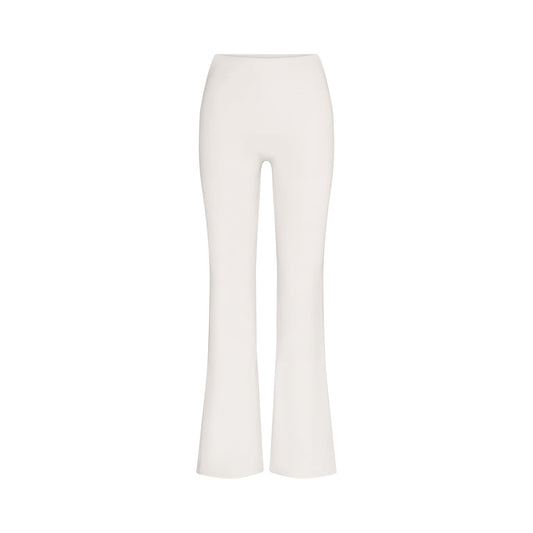 NikeSKIMS MATTE SLIM FLARE LEGGING | IVORY